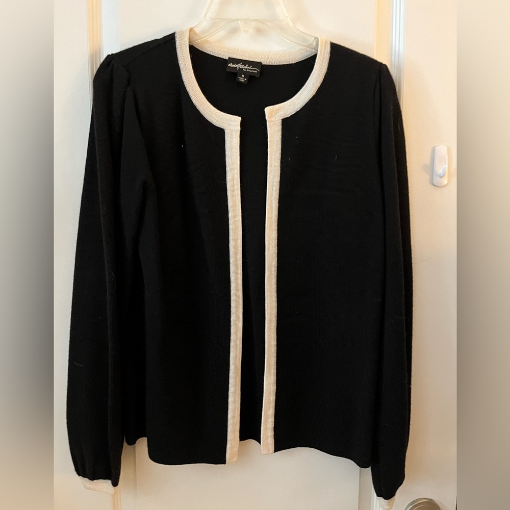 Elisabeth Hasselbeck  cardigan.